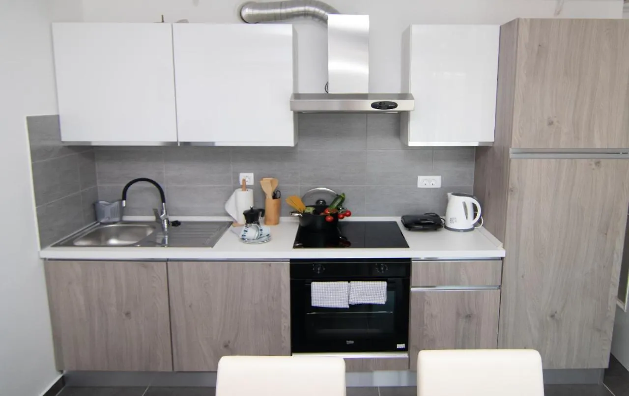 Valkane beach studio apartment Pula