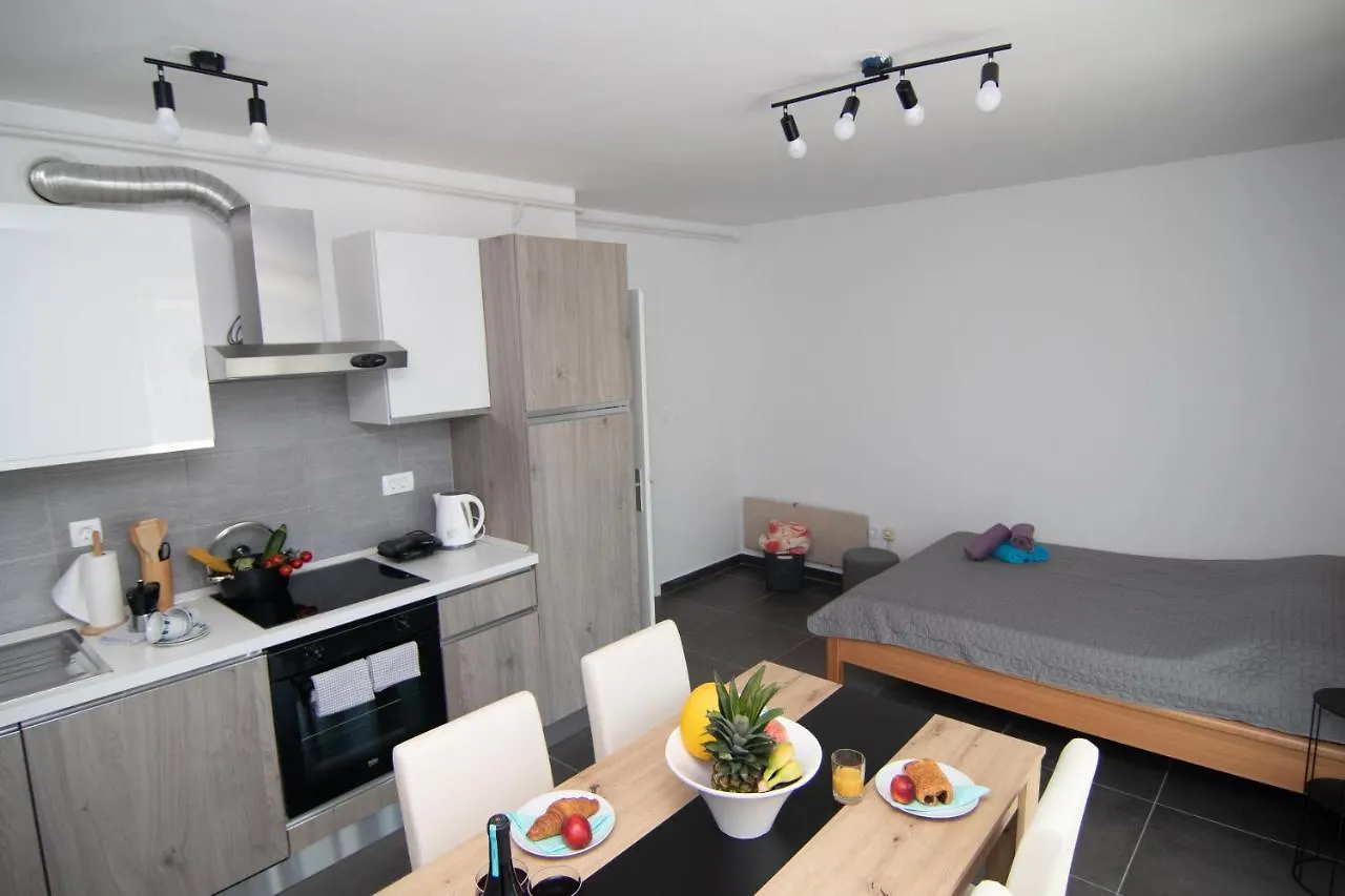 Valkane beach studio apartment Pula Chorwacja