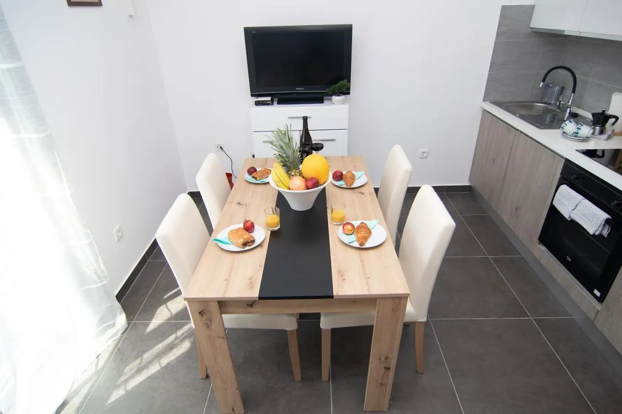 Valkane Beach Studio Apartment Póla 0*,