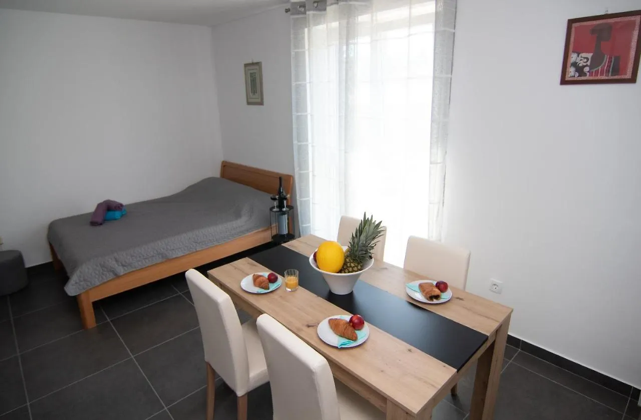 Valkane beach studio apartment Pula Chorwacja