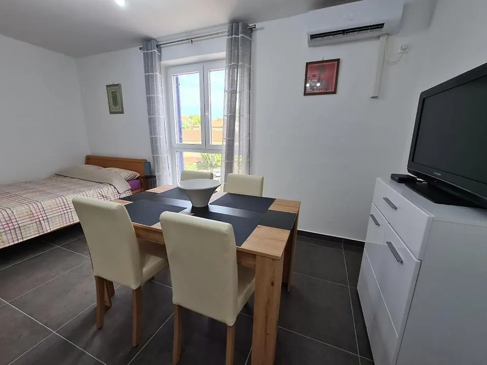 Valkane beach studio apartment Pula
